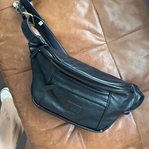 Kindly Sling Camera Bag